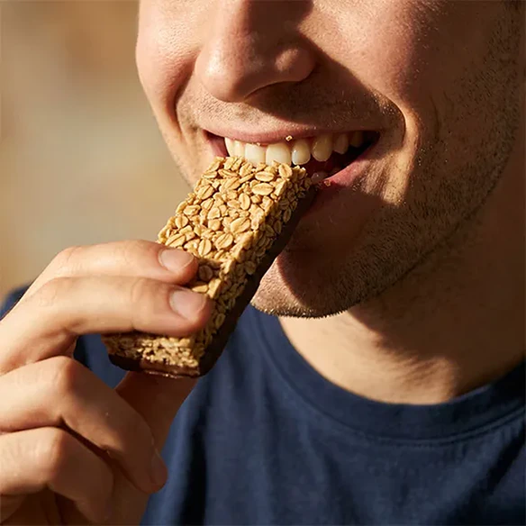 Oat flapjack with peanut & dark chocolate | 10 g protein