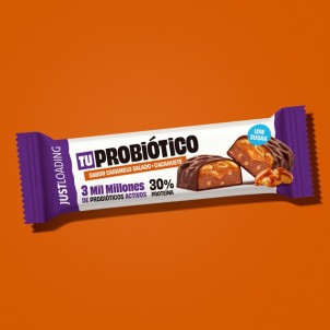 Peanut and salted caramel flavoured protein bar with probiotics